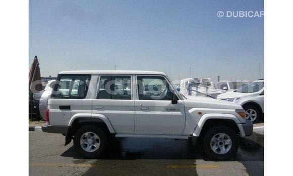 Acheter Import Voiture Toyota Land Cruiser Blanc à Import - Dubai, Namibie Acheter Import Voiture Toyota Land Cruiser Blanc à Import - Dubai, Namibie