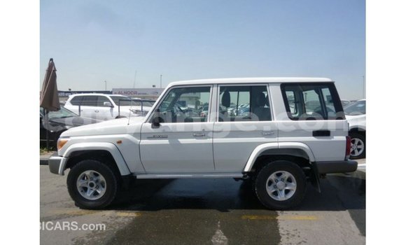 Acheter Import Voiture Toyota Land Cruiser Blanc à Import - Dubai, Namibie Acheter Import Voiture Toyota Land Cruiser Blanc à Import - Dubai, Namibie