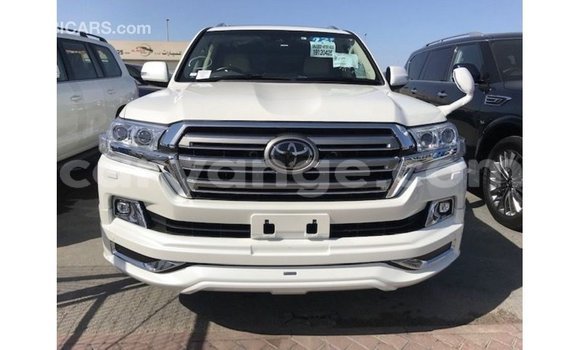 Acheter Import Voiture Toyota Land Cruiser Blanc à Import - Dubai, Namibie Acheter Import Voiture Toyota Land Cruiser Blanc à Import - Dubai, Namibie