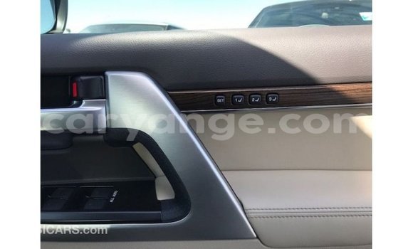 Acheter Import Voiture Toyota Land Cruiser Blanc à Import - Dubai, Namibie Acheter Import Voiture Toyota Land Cruiser Blanc à Import - Dubai, Namibie