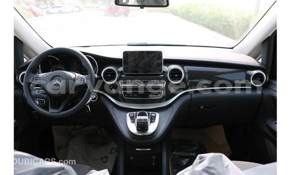 Acheter Import Voiture Mercedes-Benz 250 Noir à Import - Dubai, Namibie Acheter Import Voiture Mercedes-Benz 250 Noir à Import - Dubai, Namibie