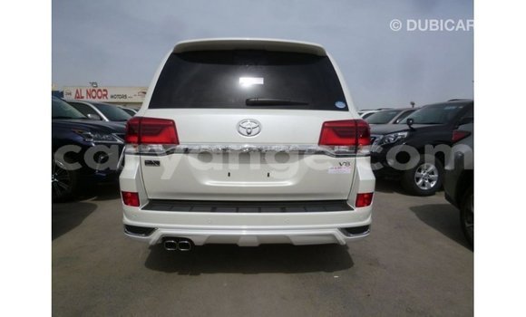 Acheter Import Voiture Toyota Land Cruiser Blanc à Import - Dubai, Namibie Acheter Import Voiture Toyota Land Cruiser Blanc à Import - Dubai, Namibie