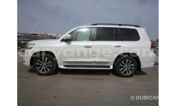 Acheter Import Voiture Toyota Land Cruiser Blanc à Import - Dubai, Namibie Acheter Import Voiture Toyota Land Cruiser Blanc à Import - Dubai, Namibie