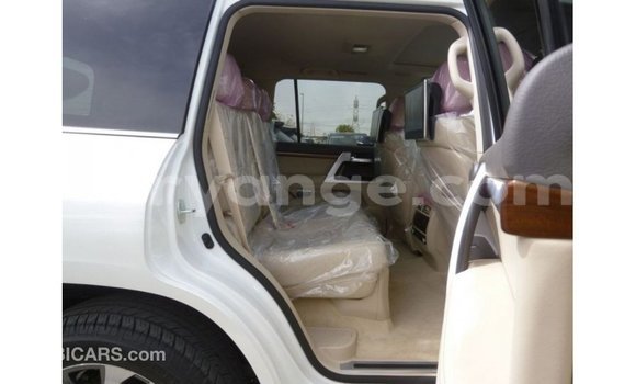 Acheter Import Voiture Toyota Land Cruiser Blanc à Import - Dubai, Namibie Acheter Import Voiture Toyota Land Cruiser Blanc à Import - Dubai, Namibie
