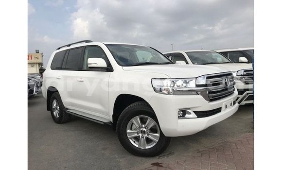 Acheter Import Voiture Toyota Land Cruiser Blanc à Import - Dubai, Namibie Acheter Import Voiture Toyota Land Cruiser Blanc à Import - Dubai, Namibie