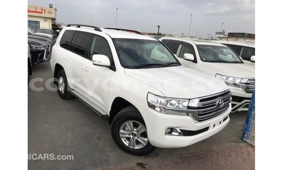 Acheter Import Voiture Toyota Land Cruiser Blanc à Import - Dubai, Namibie Acheter Import Voiture Toyota Land Cruiser Blanc à Import - Dubai, Namibie