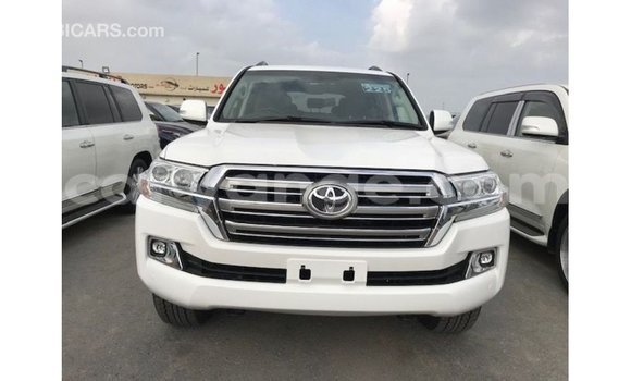 Acheter Import Voiture Toyota Land Cruiser Blanc à Import - Dubai, Namibie Acheter Import Voiture Toyota Land Cruiser Blanc à Import - Dubai, Namibie