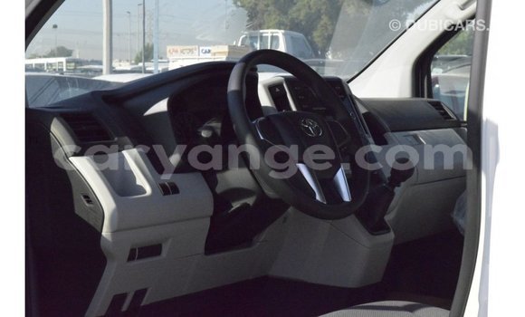 Acheter Import Voiture Toyota 4Runner Blanc à Import - Dubai, Namibie Acheter Import Voiture Toyota 4Runner Blanc à Import - Dubai, Namibie