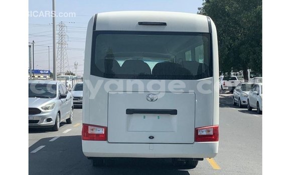 Acheter Import Voiture Toyota Coaster Blanc à Import - Dubai, Namibie Acheter Import Voiture Toyota Coaster Blanc à Import - Dubai, Namibie