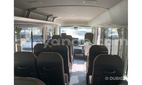 Acheter Import Voiture Toyota Coaster Blanc à Import - Dubai, Namibie Acheter Import Voiture Toyota Coaster Blanc à Import - Dubai, Namibie