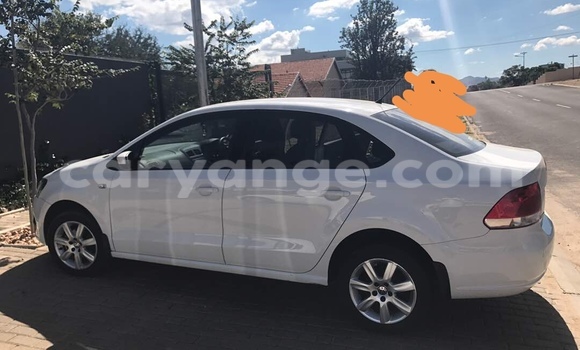 Acheter Occasion Voiture Volkswagen Polo Sedan Bleu à Windhoek, Namibie Acheter Occasion Voiture Volkswagen Polo Sedan Bleu à Windhoek, Namibie