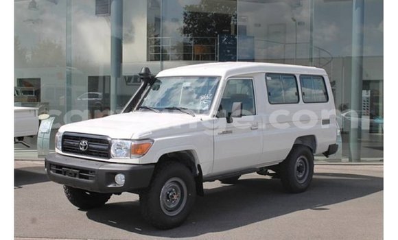 Acheter Import Voiture Toyota Land Cruiser Blanc à Import - Dubai, Namibie Acheter Import Voiture Toyota Land Cruiser Blanc à Import - Dubai, Namibie