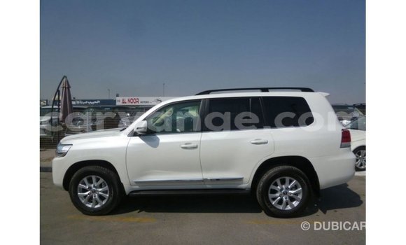 Acheter Import Voiture Toyota Land Cruiser Blanc à Import - Dubai, Namibie Acheter Import Voiture Toyota Land Cruiser Blanc à Import - Dubai, Namibie