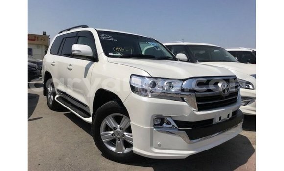 Acheter Import Voiture Toyota Land Cruiser Blanc à Import - Dubai, Namibie Acheter Import Voiture Toyota Land Cruiser Blanc à Import - Dubai, Namibie