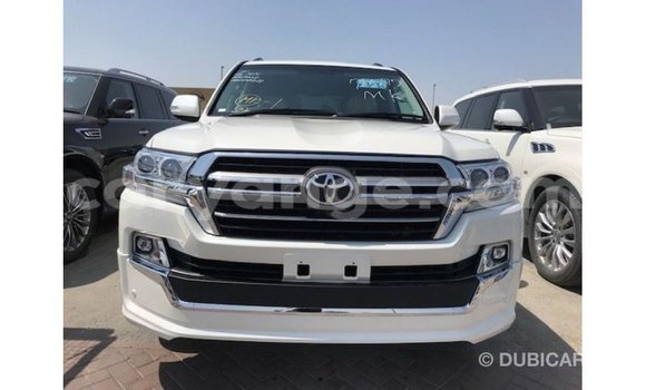 Acheter Import Voiture Toyota Land Cruiser Blanc à Import - Dubai, Namibie Acheter Import Voiture Toyota Land Cruiser Blanc à Import - Dubai, Namibie