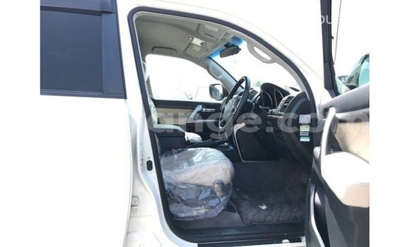 Acheter Import Voiture Toyota Land Cruiser Blanc à Import - Dubai, Namibie Acheter Import Voiture Toyota Land Cruiser Blanc à Import - Dubai, Namibie