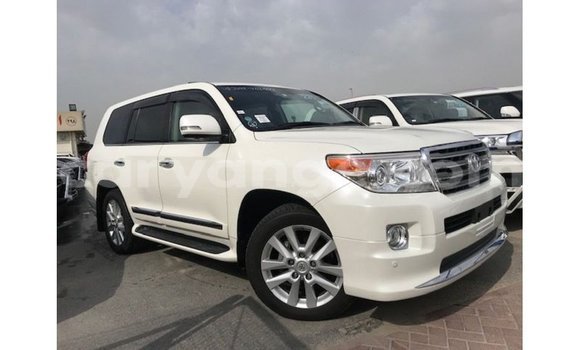 Acheter Import Voiture Toyota Land Cruiser Blanc à Import - Dubai, Namibie Acheter Import Voiture Toyota Land Cruiser Blanc à Import - Dubai, Namibie