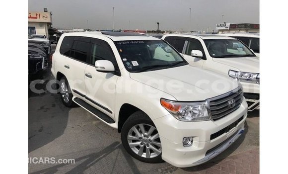 Acheter Import Voiture Toyota Land Cruiser Blanc à Import - Dubai, Namibie Acheter Import Voiture Toyota Land Cruiser Blanc à Import - Dubai, Namibie