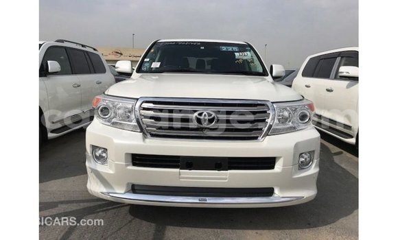Acheter Import Voiture Toyota Land Cruiser Blanc à Import - Dubai, Namibie Acheter Import Voiture Toyota Land Cruiser Blanc à Import - Dubai, Namibie