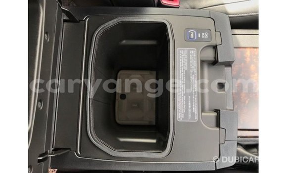 Acheter Import Voiture Toyota Land Cruiser Blanc à Import - Dubai, Namibie Acheter Import Voiture Toyota Land Cruiser Blanc à Import - Dubai, Namibie