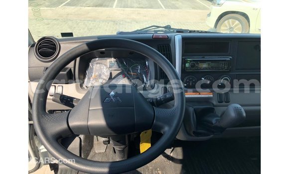 Acheter Import Voiture Mitsubishi Carisma Blanc à Import - Dubai, Namibie Acheter Import Voiture Mitsubishi Carisma Blanc à Import - Dubai, Namibie