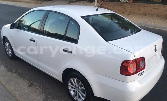 Acheter Occasion Voiture Volkswagen Polo Sedan Blanc à Windhoek, Namibie Acheter Occasion Voiture Volkswagen Polo Sedan Blanc à Windhoek, Namibie