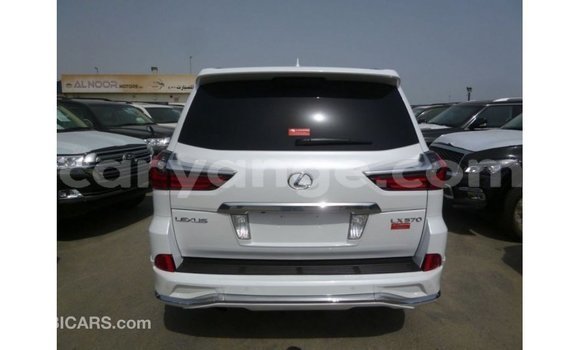Acheter Import Voiture Lexus LX Blanc à Import - Dubai, Namibie Acheter Import Voiture Lexus LX Blanc à Import - Dubai, Namibie