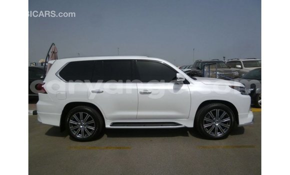 Acheter Import Voiture Lexus LX Blanc à Import - Dubai, Namibie Acheter Import Voiture Lexus LX Blanc à Import - Dubai, Namibie