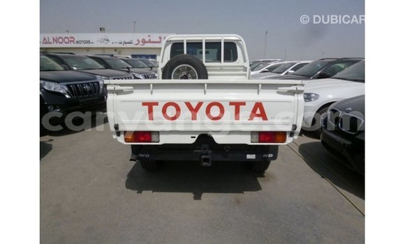 Acheter Import Voiture Toyota Land Cruiser Blanc à Import - Dubai, Namibie Acheter Import Voiture Toyota Land Cruiser Blanc à Import - Dubai, Namibie