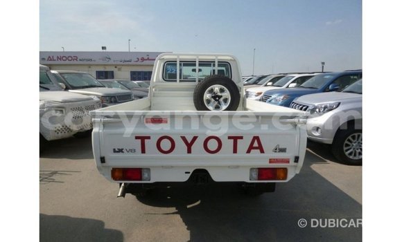 Acheter Import Voiture Toyota Land Cruiser Blanc à Import - Dubai, Namibie Acheter Import Voiture Toyota Land Cruiser Blanc à Import - Dubai, Namibie