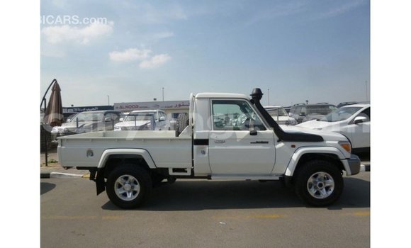 Acheter Import Voiture Toyota Land Cruiser Blanc à Import - Dubai, Namibie Acheter Import Voiture Toyota Land Cruiser Blanc à Import - Dubai, Namibie