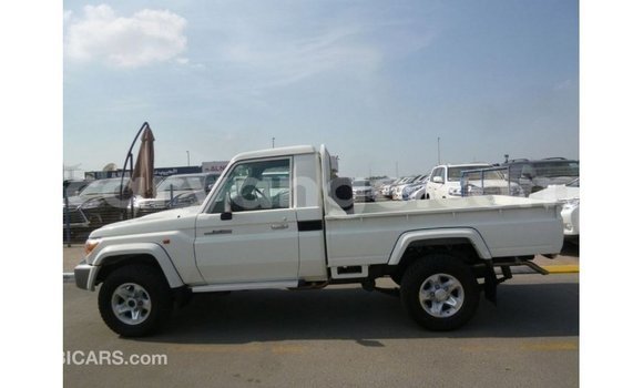 Acheter Import Voiture Toyota Land Cruiser Blanc à Import - Dubai, Namibie Acheter Import Voiture Toyota Land Cruiser Blanc à Import - Dubai, Namibie