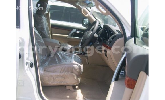 Acheter Import Voiture Toyota Land Cruiser Blanc à Import - Dubai, Namibie Acheter Import Voiture Toyota Land Cruiser Blanc à Import - Dubai, Namibie