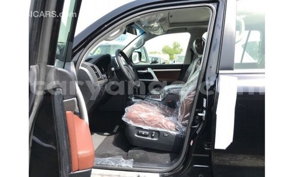 Acheter Import Voiture Toyota Land Cruiser Noir à Import - Dubai, Namibie Acheter Import Voiture Toyota Land Cruiser Noir à Import - Dubai, Namibie