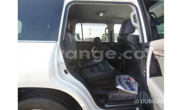 Acheter Import Voiture Toyota Land Cruiser Blanc à Import - Dubai, Namibie Acheter Import Voiture Toyota Land Cruiser Blanc à Import - Dubai, Namibie