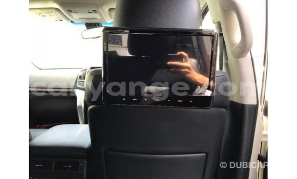 Acheter Import Voiture Toyota Land Cruiser Blanc à Import - Dubai, Namibie Acheter Import Voiture Toyota Land Cruiser Blanc à Import - Dubai, Namibie