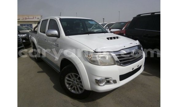 Acheter Import Voiture Toyota Hilux Blanc à Import - Dubai, Namibie Acheter Import Voiture Toyota Hilux Blanc à Import - Dubai, Namibie