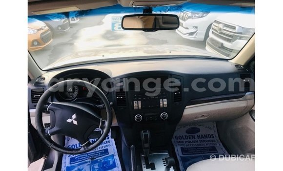 Acheter Import Voiture Mitsubishi Pajero Marron à Import - Dubai, Namibie Acheter Import Voiture Mitsubishi Pajero Marron à Import - Dubai, Namibie