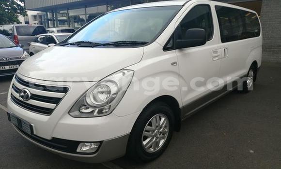 Acheter Occasion Voiture Hyundai H1 Blanc à Windhoek, Namibie Acheter Occasion Voiture Hyundai H1 Blanc à Windhoek, Namibie