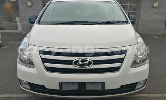 Acheter Occasion Voiture Hyundai H1 Blanc à Windhoek, Namibie Acheter Occasion Voiture Hyundai H1 Blanc à Windhoek, Namibie