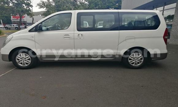 Acheter Occasion Voiture Hyundai H1 Blanc à Windhoek, Namibie Acheter Occasion Voiture Hyundai H1 Blanc à Windhoek, Namibie