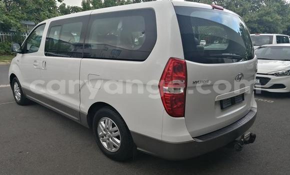 Acheter Occasion Voiture Hyundai H1 Blanc à Windhoek, Namibie Acheter Occasion Voiture Hyundai H1 Blanc à Windhoek, Namibie