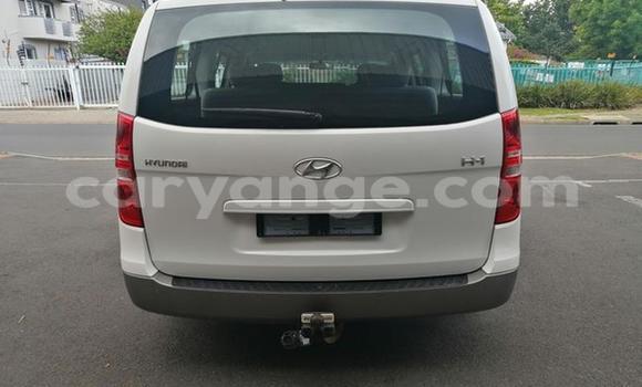 Acheter Occasion Voiture Hyundai H1 Blanc à Windhoek, Namibie Acheter Occasion Voiture Hyundai H1 Blanc à Windhoek, Namibie