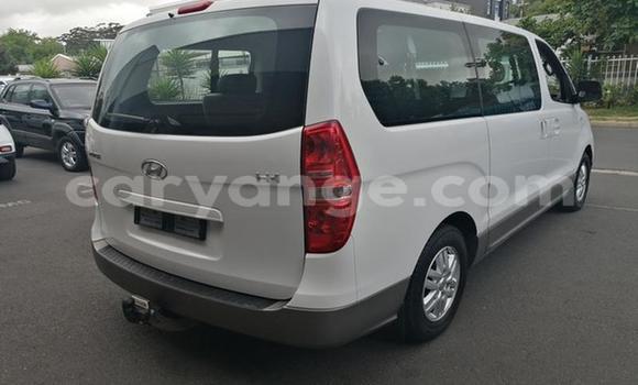 Acheter Occasion Voiture Hyundai H1 Blanc à Windhoek, Namibie Acheter Occasion Voiture Hyundai H1 Blanc à Windhoek, Namibie