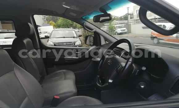 Acheter Occasion Voiture Hyundai H1 Blanc à Windhoek, Namibie Acheter Occasion Voiture Hyundai H1 Blanc à Windhoek, Namibie