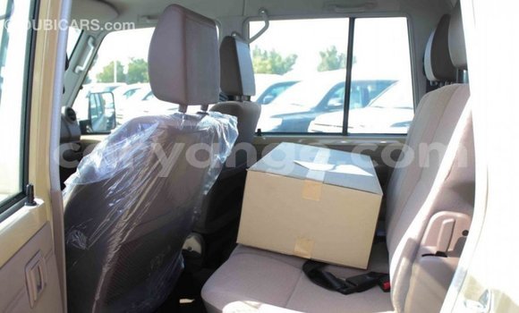 Acheter Import Voiture Toyota Land Cruiser Beige à Import - Dubai, Namibie Acheter Import Voiture Toyota Land Cruiser Beige à Import - Dubai, Namibie