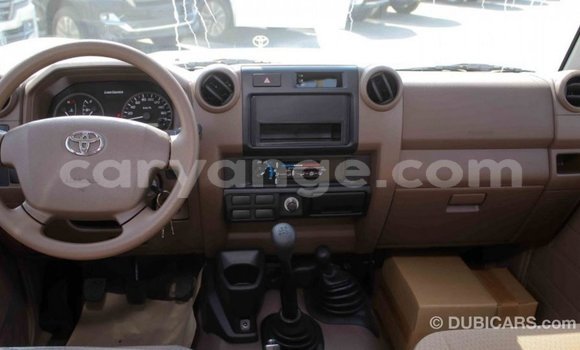 Acheter Import Voiture Toyota Land Cruiser Beige à Import - Dubai, Namibie Acheter Import Voiture Toyota Land Cruiser Beige à Import - Dubai, Namibie