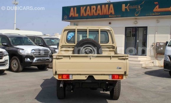 Acheter Import Voiture Toyota Land Cruiser Beige à Import - Dubai, Namibie Acheter Import Voiture Toyota Land Cruiser Beige à Import - Dubai, Namibie