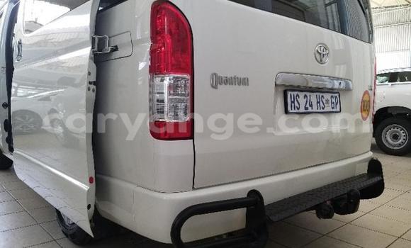 Acheter Occasion Voiture Toyota iQ Blanc à Windhoek, Namibie Acheter Occasion Voiture Toyota iQ Blanc à Windhoek, Namibie