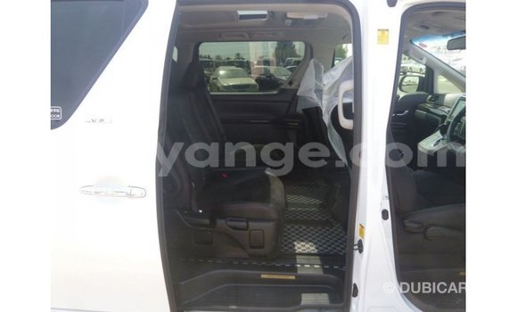 Acheter Import Voiture Toyota Vellfire Blanc à Import - Dubai, Namibie Acheter Import Voiture Toyota Vellfire Blanc à Import - Dubai, Namibie